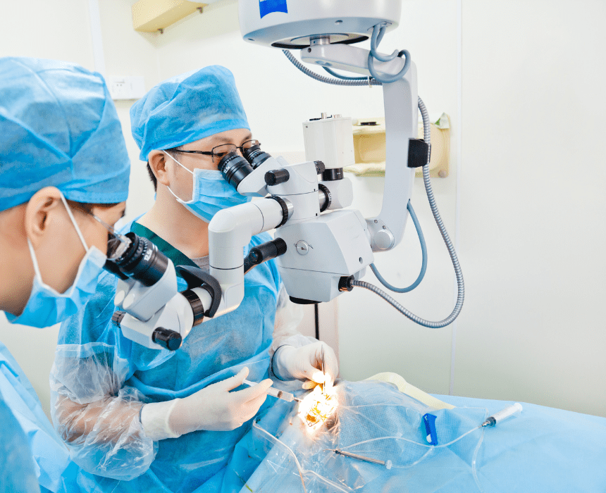 Khi sạn vôi ở mắt trở nên nặng và gây ra các triệu chứng nghiêm trọng, các thủ thuật y tế là cần thiết