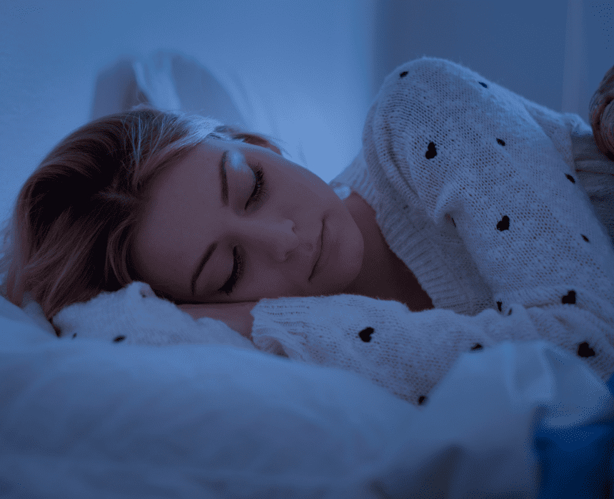 Ngủ đủ giấc sẽ giúp mắt được nghỉ ngơi và phục hồi sau một ngày dài