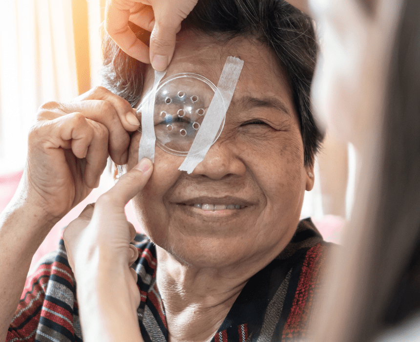Theo dõi quá trình hồi phục của mắt và tuân thủ lịch hẹn tái khám định kỳ với bác sĩ